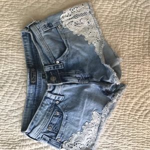 Shyanne embroidered blue jean shorts size 25